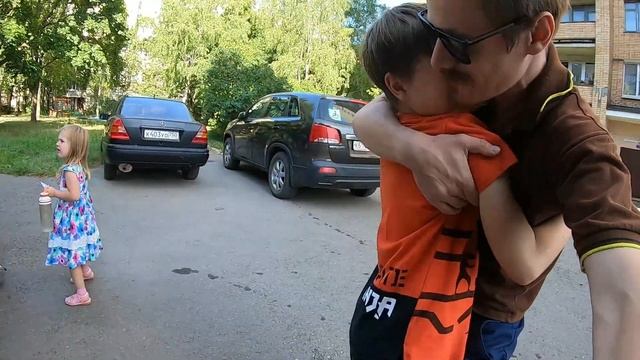 На какую камеру я снимаю? // Красавица мама, любимые дочка и супруга. Ну, и два подрастающих орла. смотреть онлайн