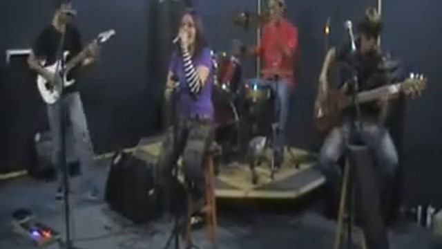 Nobodys Home Avril Lavigne - Banda Estoria смотреть онлайн