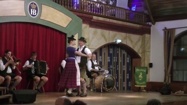 В ресторане Hofbrauhaus. Мюнхен. смотреть онлайн