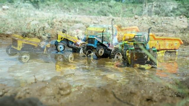 Тракторята тянут грузовик из грязи смотреть онлайн