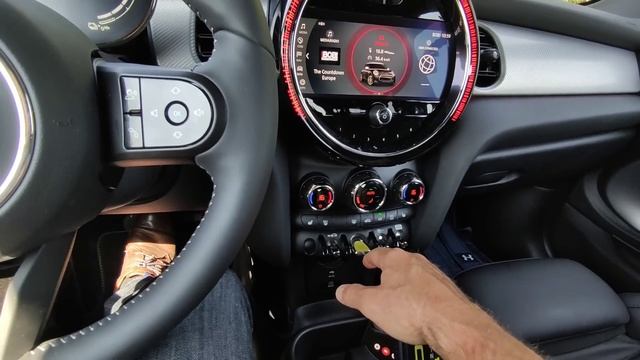 Mini Cooper Electric , последний фейслифт 2023 перед сменой производителя модели. смотреть онлайн