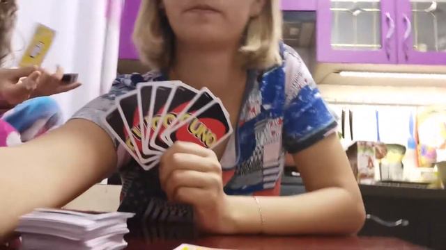 Играем в игру UNO /Playing UNO game смотреть онлайн