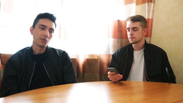 15 вопросов РУССКОМУ студенту ИЗ ЛОНДОНА | STOLETOV смотреть онлайн