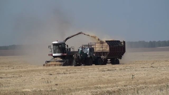 Уборка соломы .ДОН 680М, Т 150 с ПИМ 40.mp4 смотреть онлайн