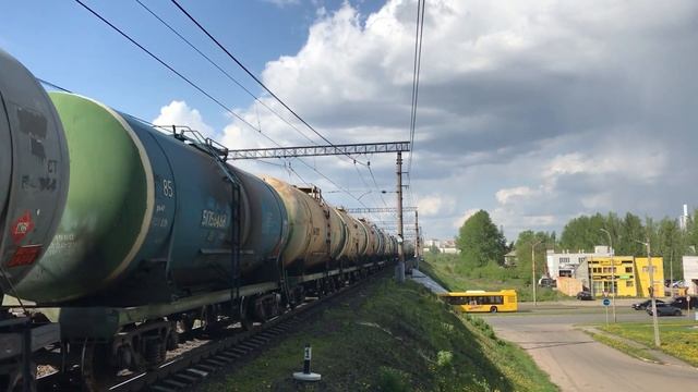 Тепловоз 2ТЭ116УД-044 с наливным поездом смотреть онлайн