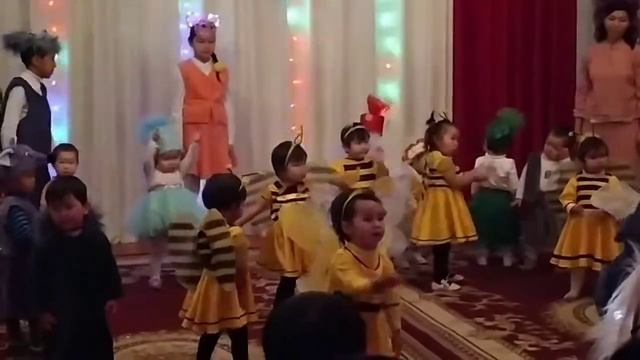 "Наристе" балдар бакчасы. Танец "Весёлая песенка" Младшая группа смотреть онлайн