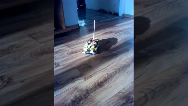 Игрушечный танк на пульте управления смотреть онлайн