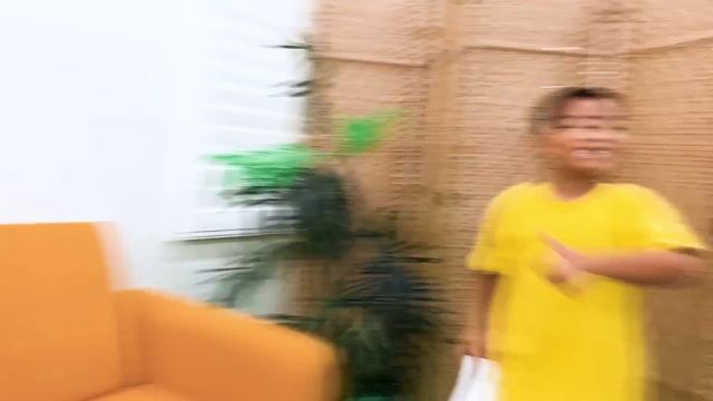 Caught Red-Handed! Eric's Sneaky Sibling Adventures with Wendy смотреть онлайн