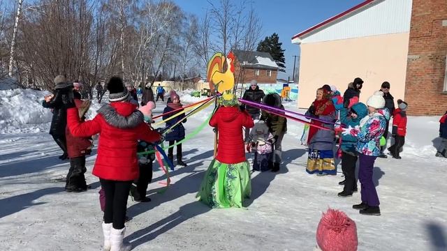 Russian factory workers greet spring – MASLENITSA holiday смотреть онлайн