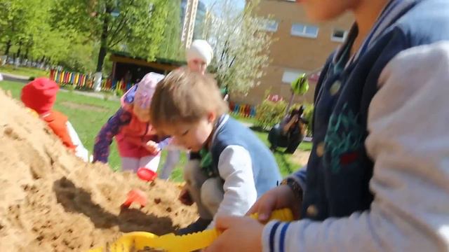 19 05 2017 День из жизни в детском саду. Заказ видеографа в Богучаре Тел: 8-916-660-46-22 смотреть онлайн