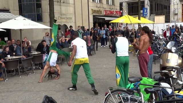 Capoeira Brazilian Martial Art on the Dam Square in Amsterdam смотреть онлайн