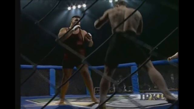 Игорь Вовчанчин РАЗМАЗАЛ великана по рингу! смотреть онлайн