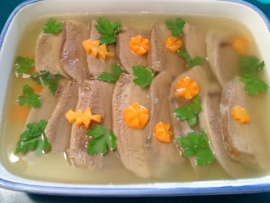 Заливной свиной язык