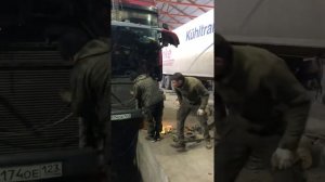 Замена радиатора Scania