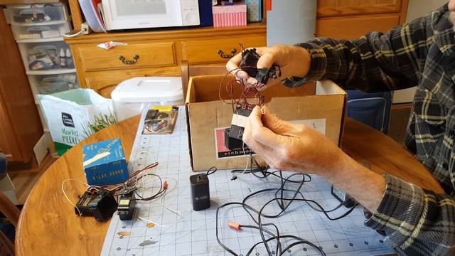 Unboxing of some Vintage RC engines, servos and other things. смотреть онлайн