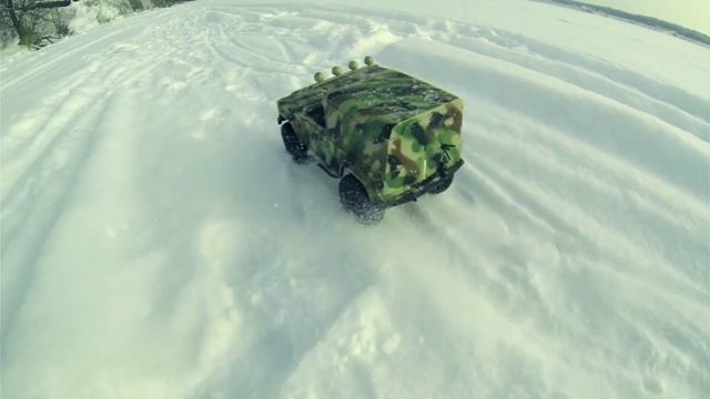 Axial scx10 Skyrc 2590kv и Li po 3s смотреть онлайн