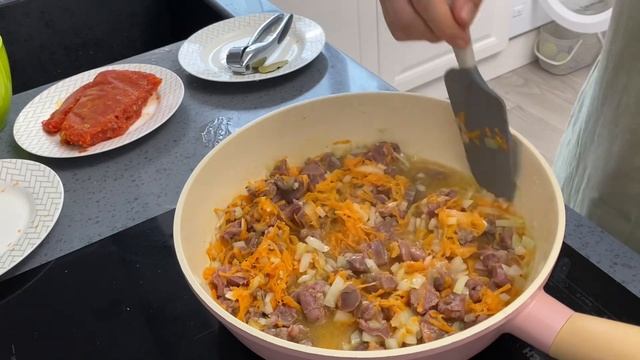 СЫТНЫЙ, НАСЫЩЕННЫЙ СОУС! КАРТОФЕЛЬ ТУШЁНЫЙ С КУРИНЫМИ ПУПКАМИ смотреть онлайн