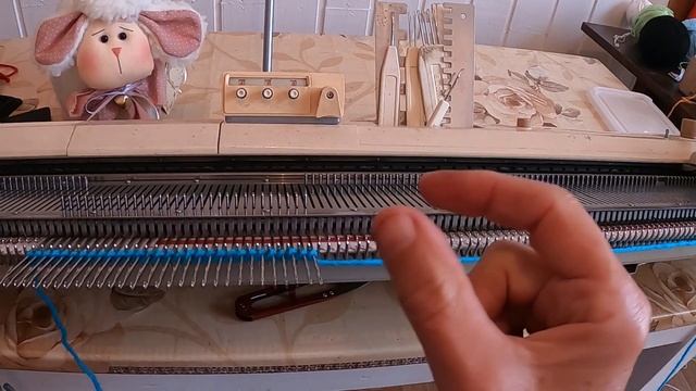 como fazer franjas em espiral na lateral e na vertical em tricô à máquina смотреть онлайн