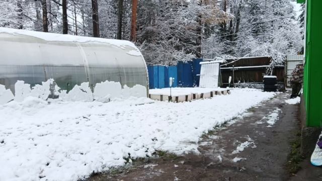 Выпал первый снег.)) Бюджетный обед: лёгкий супчик и котлетки куриные.. смотреть онлайн