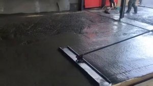 Заглаживание бетона с бетонной гладилкой (hand made)