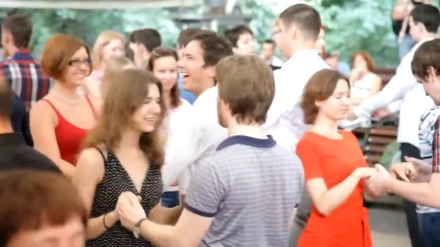 Открытый урок по хастлу в Екатерининском парке. Ведет Денегин Сергей (20.08.2013) смотреть онлайн