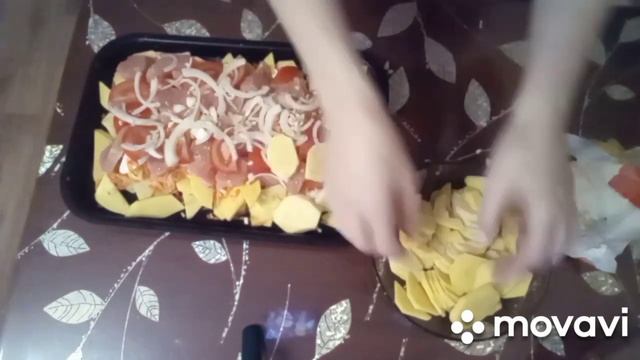 Запечённая картошка с куриной грудкой и овощами. смотреть онлайн