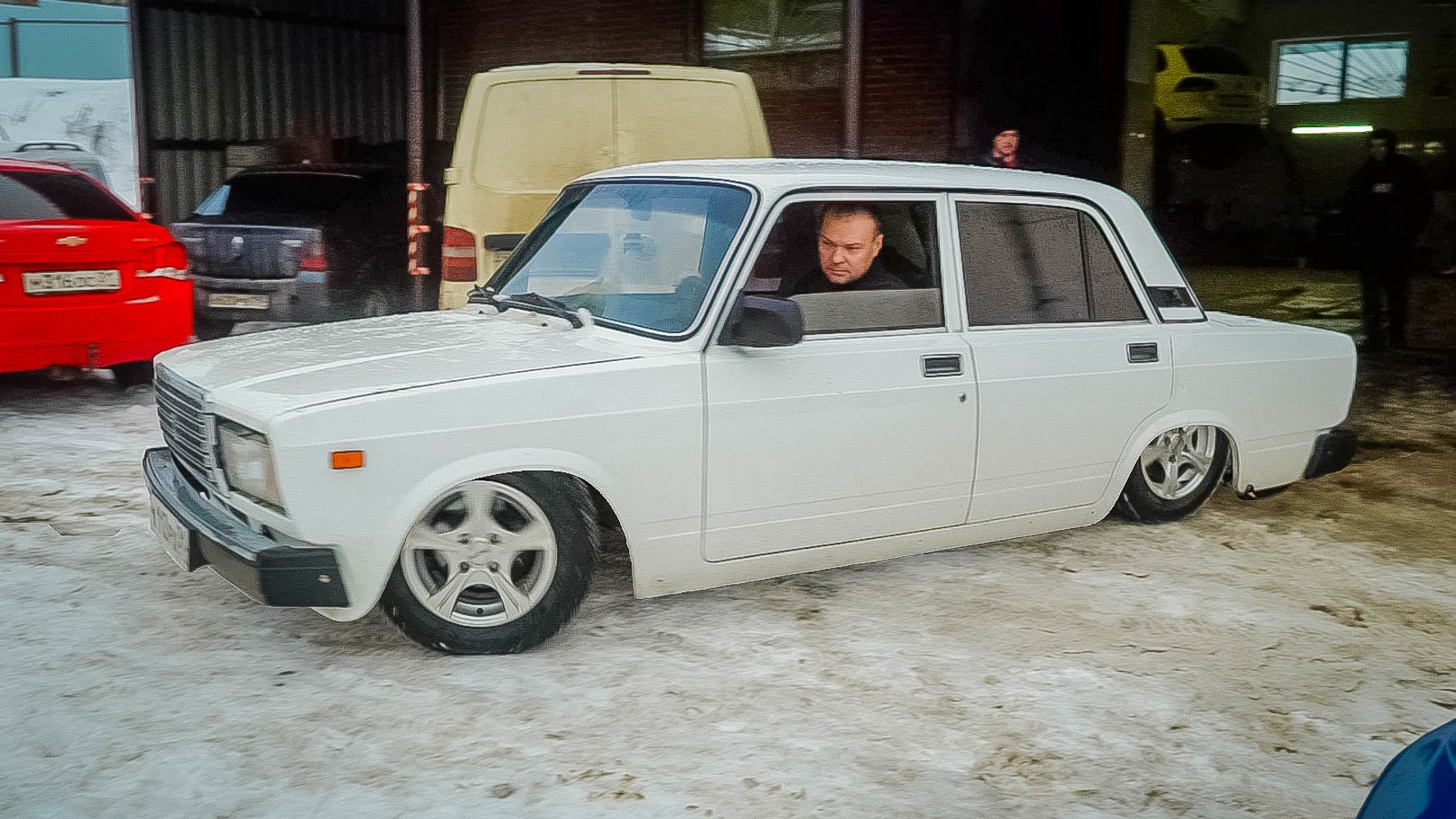 В Тольятти делают НОВЫЕ ЖИГУЛИ в 2022 г! / ВАЗ 2107 700 сил смотреть онлайн