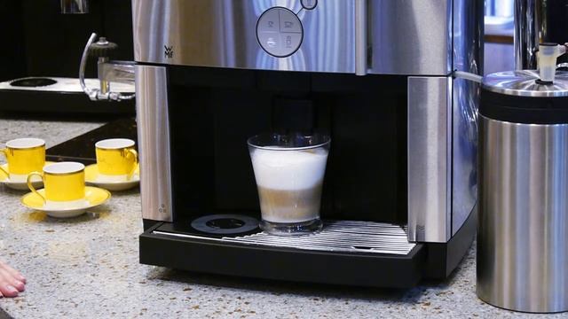Кофемашина WMF 1000S в Шато де Вэссель смотреть онлайн