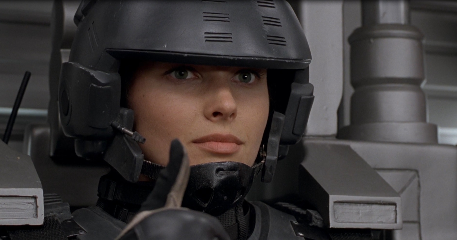 РЕЙД (полноэкранная версия) смотреть онлайн