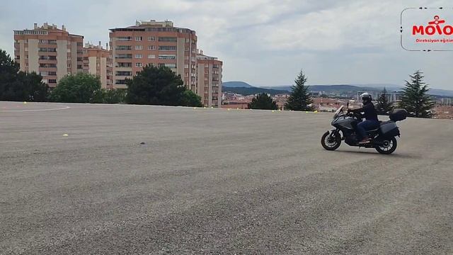 Motomix/ Emre KAYSİN ile Honda NT 1100 Kapalı alan pratik çalışma ?? смотреть онлайн