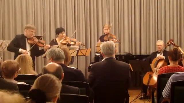 08 Слайд Мусоргский М Картинки с виставки Лимозький ринок смотреть онлайн