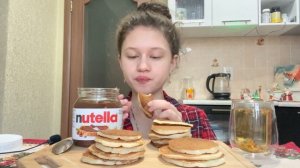 МУКБАНГ ПАНКЕЙКИ ? С НУТЕЛЛОЙ ? / Карты ? таро #mukbang