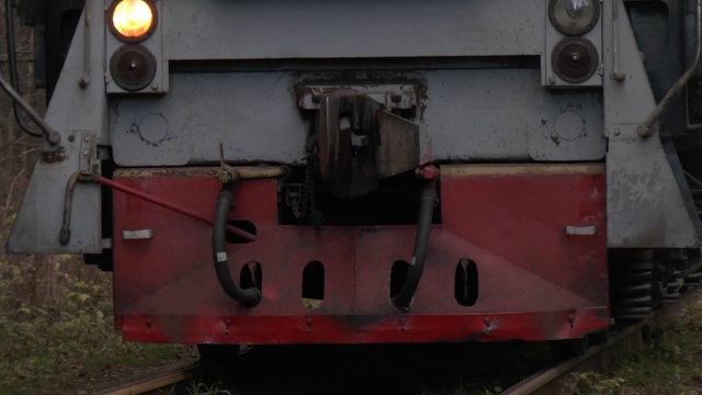 ТЕПЛОВОЗЫ ТГМ4Б-0014 И ТГМ4-2701 В ЛЕСУ смотреть онлайн