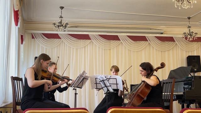 Моцарт №17. Mozart String Quartet # 17 in B flat major смотреть онлайн