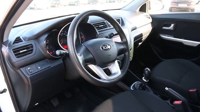 KIA RIO белый
