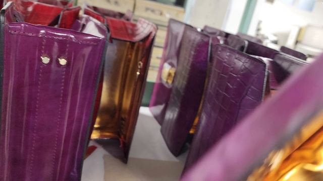 Как изготавливают итальянские кожаные сумки PRATESI ? Прямой эфир с фабрики PRATESI S.r.l