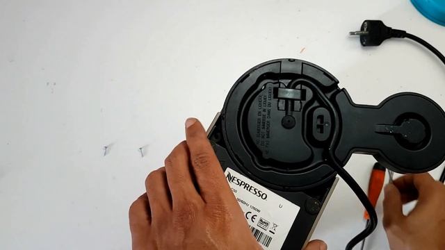 Démontage machine à café Nespresso U50 смотреть онлайн