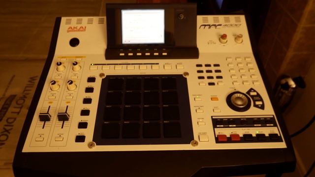 AKAI MPC 4000. DEEP HOUSE DEMO смотреть онлайн