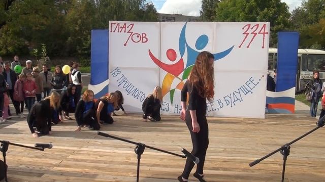 танец девчонок из бурсы :)))) Глазов HD смотреть онлайн