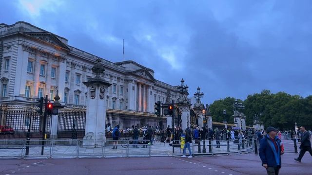 Buckingham Palace, a walk to remember… смотреть онлайн