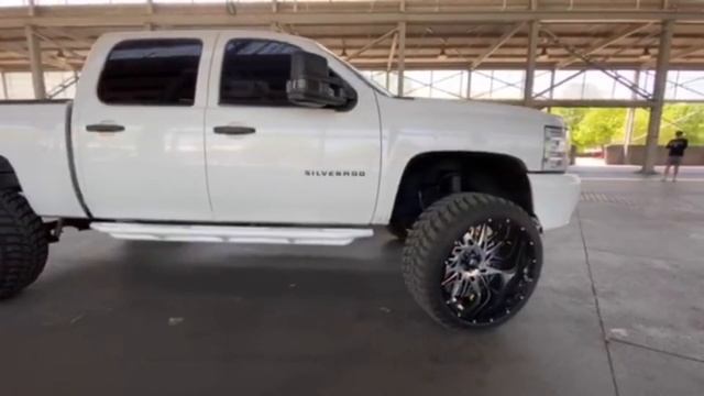 2008 Chevy Silverado on 26x14 смотреть онлайн