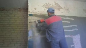 Как сбить штукатурку со стен.