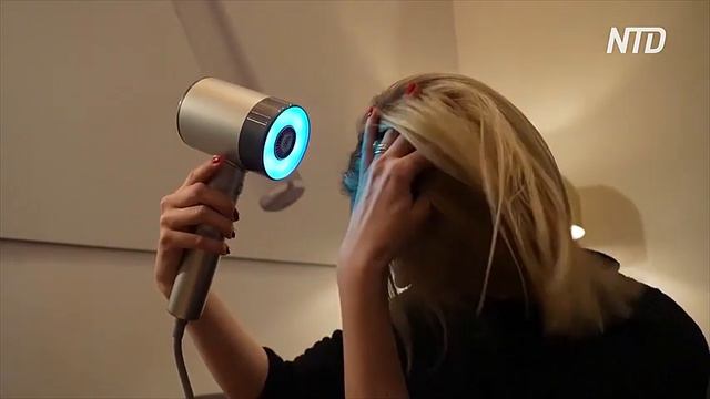 Інтелектуальні фени, телевізори та маски для обличчя показали на виставці CES-2024 смотреть онлайн