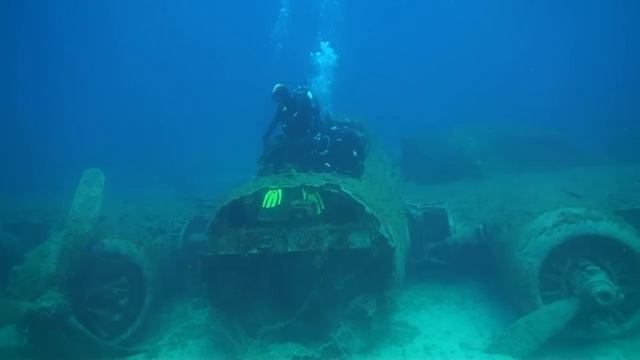 Airplane wreck B-17 Bomber Calvi Corse Scuba diving смотреть онлайн