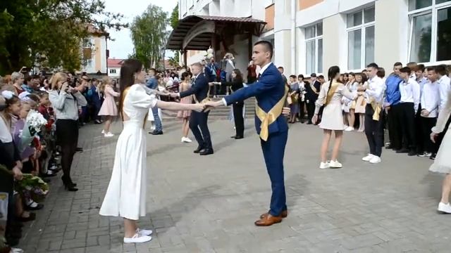 ВАЛЬС ВЫПУСКНИКОВ СШ № 2 г.Сенно смотреть онлайн