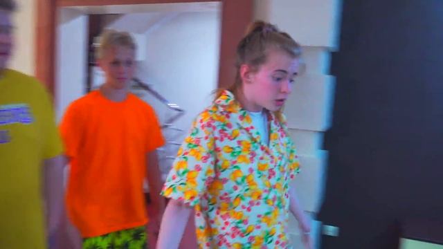 Кто ИСПОРТИЛ ТАТУХУ ДЕРЗКОЙ НЯНИ!!! смотреть онлайн