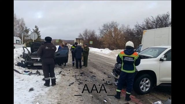На выезде из Вольска столкнулись рено и прадо смотреть онлайн