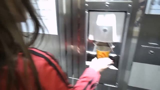 IKEA Ice Cream & Milkshake Vending Machine Compilation смотреть онлайн
