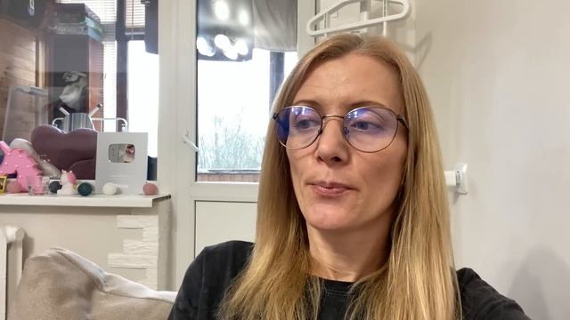 ВЛОГ Подарки не заканчиваются / Кира подстриглась / Мама печёт печенье смотреть онлайн