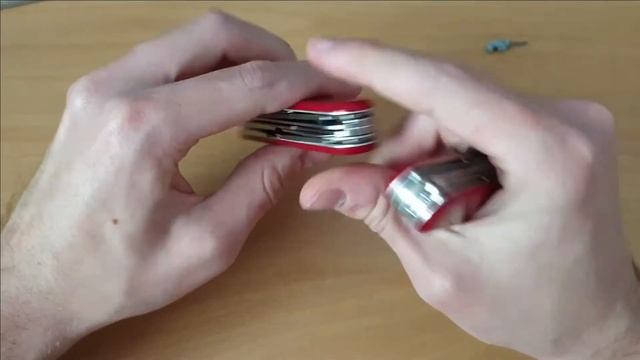 [REVIEW] Victorinox - EXPLORER (Swiss Army Knife)